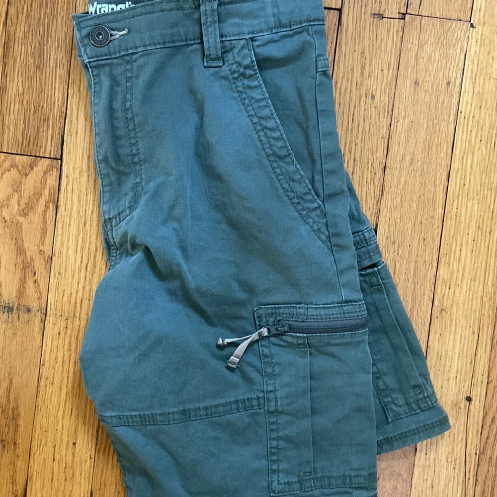 Wrangler Straight Fit Green Cargo Shorts